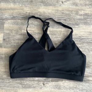 Fabletics medium sports bra. Black